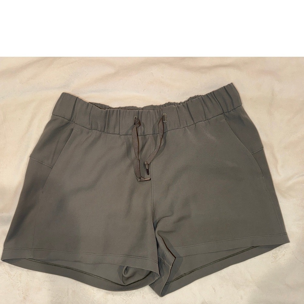 Lululemon On the Fly Shorts 2.5" Luxtreme Grey Sage Green Size 6 W7ARNS